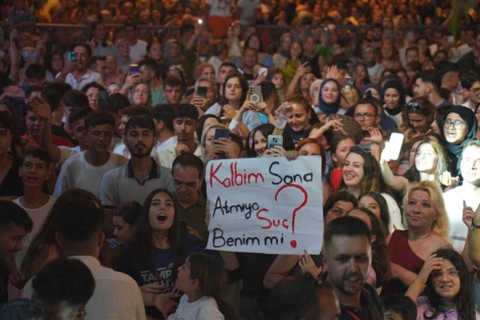 Mustafa Kara Başkan’dan Binlerce Gence Unutulmaz Karne Hediyesi