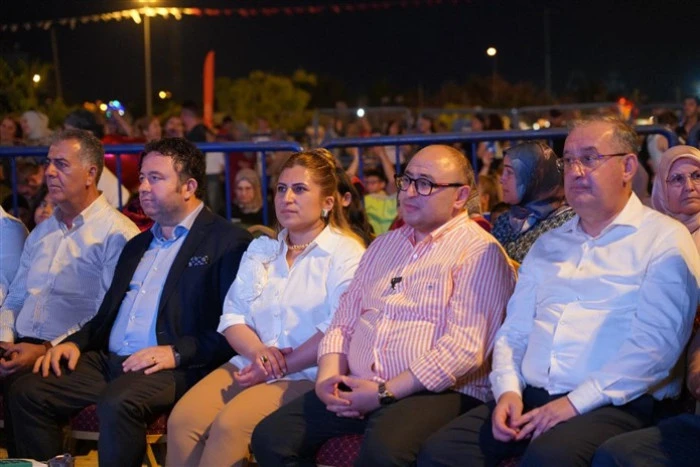 Mustafa Kara Başkan’dan Binlerce Gence Unutulmaz Karne Hediyesi