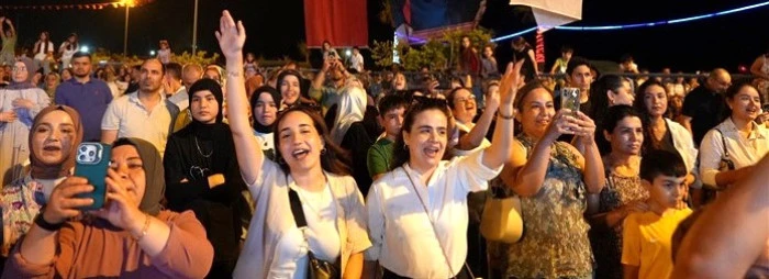 Mustafa Kara Başkan’dan Binlerce Gence Unutulmaz Karne Hediyesi