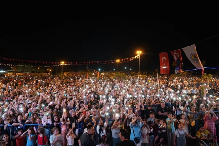 Mustafa Kara Başkan’dan Binlerce Gence Unutulmaz Karne Hediyesi