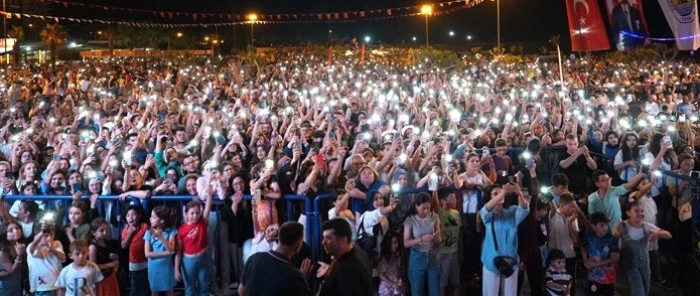 Mustafa Kara Başkan’dan Binlerce Gence Unutulmaz Karne Hediyesi
