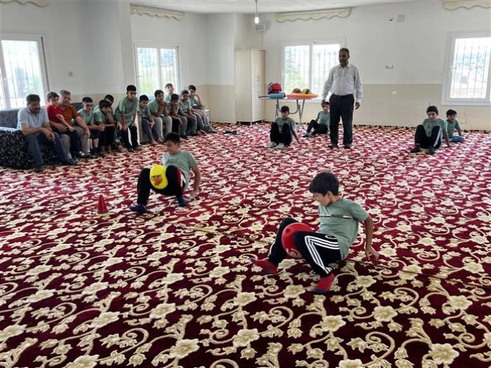 Yaz Kur’an Kurslarında Öğrenciler Hem Öğreniyor, Hem de Eğleniyorlar